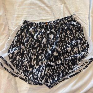 EUC Large black and white Nike Tempo shorts